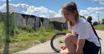 “Їхати не збираємось”: як живуть мешканці у прифронтовій Хотіні на Сумщині “Їхати не збираємось”: як живуть мешканці у прифронтовій Хотіні на Сумщині