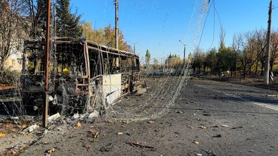 «Коли тиша, воно насторожує». День жалоби у Краматорську після авіаудару: як живе місто «Коли тиша, воно насторожує». День жалоби у Краматорську після авіаудару: як живе місто