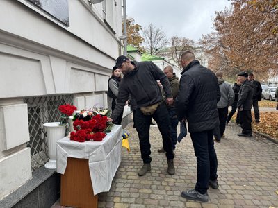 У Полтаві відкрили меморіальну дошку загиблому капітану Ігорю Лєщину У Полтаві відкрили меморіальну дошку загиблому капітану Ігорю Лєщину