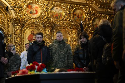 "Трагедія, яку не можна пробачити": у Києві попрощалися з загиблим на війні Василем Ратушним "Трагедія, яку не можна пробачити": у Києві попрощалися з загиблим на війні Василем Ратушним