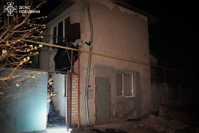 На Одещині дрони пошкодили енергетичний об’єкт і житловий будинок: фіксують перебої зі світлом На Одещині дрони пошкодили енергетичний об’єкт і житловий будинок: фіксують перебої зі світлом