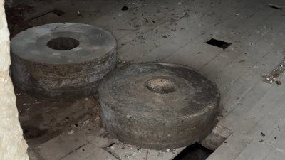 Старовинні жорна, які збереглися, грудень 2025 року, Хмельниччина