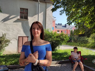Школярка з Мелітополя в Тернополі продає свої картини, щоб допомогти ЗСУ Школярка з Мелітополя в Тернополі продає свої картини, щоб допомогти ЗСУ