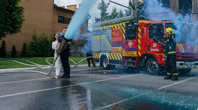 Гендер-паті, вечірка, пожежна частина Гендер-паті, вечірка, пожежна частина