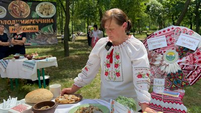 Ланцепупики, маглаї та пиріжки по-володимирецьки: у Володимирці презентували традиційні страви громади Ланцепупики, маглаї та пиріжки по-володимирецьки: у Володимирці презентували традиційні страви громади