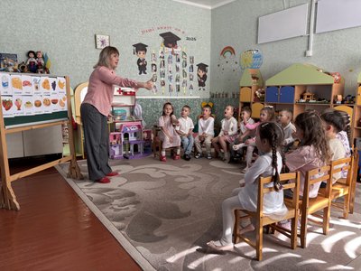 Не чекаючи вересня: у садочку на Буковині старші групи вчать англійську за новою програмою Не чекаючи вересня: у садочку на Буковині старші групи вчать англійську за новою програмою