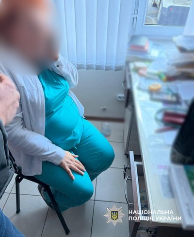 В Одесі лікарку підозрюють у вимаганні $1600 за оформлення інвалідності В Одесі лікарку підозрюють у вимаганні $1600 за оформлення інвалідності