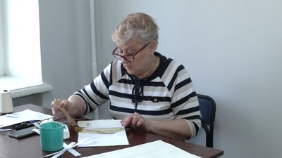 "Треба заглянути в кожну сторінку": як реставрують книги у Рівненській обласній бібліотеці для дітей "Треба заглянути в кожну сторінку": як реставрують книги у Рівненській обласній бібліотеці для дітей