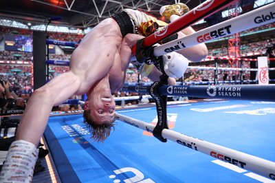 Український боксер Лапін захистив титули WBA Continental та IBF Intercontinental в андеркарді бою Усик — Дюбуа 2 Український боксер Лапін захистив титули WBA Continental та IBF Intercontinental в андеркарді бою Усик — Дюбуа 2