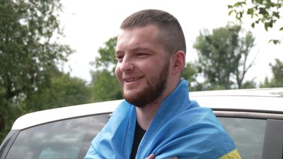 "Почуваюся вільною людиною": як після чотирьох років полону зустрічали Олександра Курча у селі на Рівненщині "Почуваюся вільною людиною": як після чотирьох років полону зустрічали Олександра Курча у селі на Рівненщині