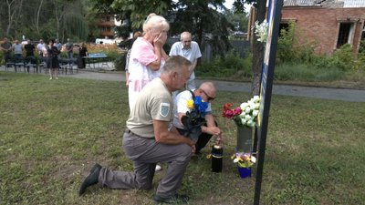 фотографії полеглі бійці Алея героїв родичі пам’ять Святогірськ Донецька область 19 червня 2024 рік фотографії полеглі бійці Алея героїв родичі пам’ять Святогірськ Донецька область 19 червня 2024 рік