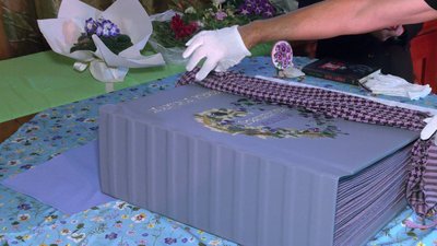 Вишиту книгу поета Максима Кривцова презентували у Рівному Вишиту книгу поета Максима Кривцова презентували у Рівному