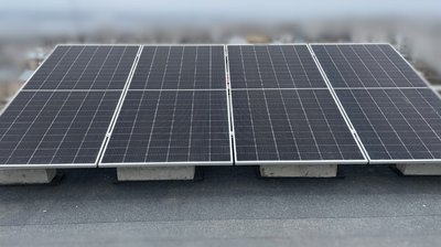 Сонячна панель на даху багатоповерхівки у Миколаєві Сонячна панель на даху багатоповерхівки у Миколаєві