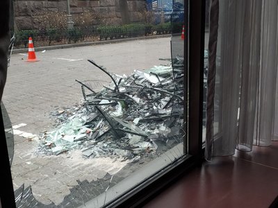 Вибиті вікна, травмувався співробітник. Очільник Палацу "Україна" про наслідки ракетної атаки РФ Вибиті вікна, травмувався співробітник. Очільник Палацу "Україна" про наслідки ракетної атаки РФ