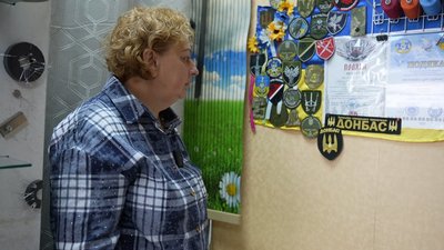Шиє для фронту в пам’ять про сина: у Вінниці мати загиблого воїна продовжує його справу Шиє для фронту в пам’ять про сина: у Вінниці мати загиблого воїна продовжує його справу