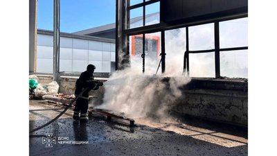 Війська РФ поцілили по підприємству та приватному будинку у Корюківському районі Чернігівщини Війська РФ поцілили по підприємству та приватному будинку у Корюківському районі Чернігівщини