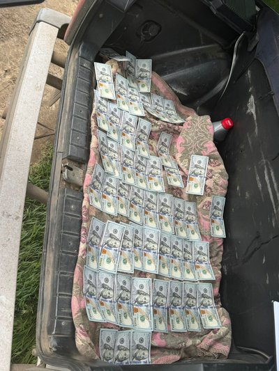 Заради втечі до Молдови: на Одещині троє чоловіків пропонували хабар прикордоннику Заради втечі до Молдови: на Одещині троє чоловіків пропонували хабар прикордоннику