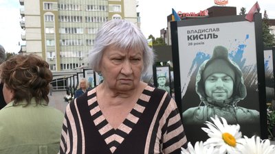 Із двома військовослужбовцями попрощалися у Рівному. Із двома військовослужбовцями попрощалися у Рівному.