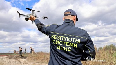 У Ніжинському районі на Чернігівщині четверту добу гасять пожежу на торфовищі У Ніжинському районі на Чернігівщині четверту добу гасять пожежу на торфовищі