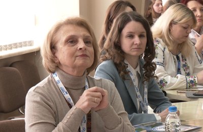 Людмила Ткач, професорка кафедри сучасної української мови Чернівецького національного університету імені Юрія Федьковича, наукова конференція, 16 березня 2026 року Людмила Ткач, професорка кафедри сучасної української мови Чернівецького національного університету імені Юрія Федьковича, наукова конференція, 16 березня 2026 року