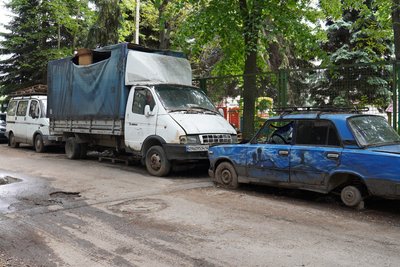 "Мотлох просто вже набрид усім". У дворі багатоповерхівок у Дніпрі утворився автоцвинтар "Мотлох просто вже набрид усім". У дворі багатоповерхівок у Дніпрі утворився автоцвинтар