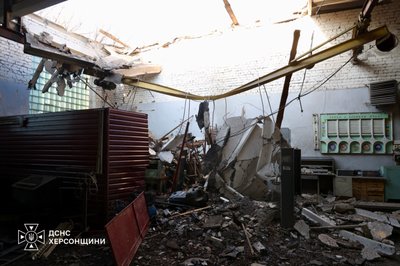 У Херсоні російський безпілотник атакував підрозділ ДСНС: пошкоджені приміщення та спецтехніка