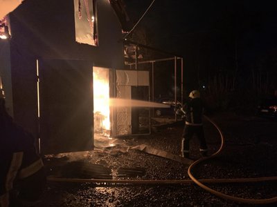 У Рівному згорів автомобіль: під час пожежі власник обпік руку У Рівному згорів автомобіль: під час пожежі власник обпік руку