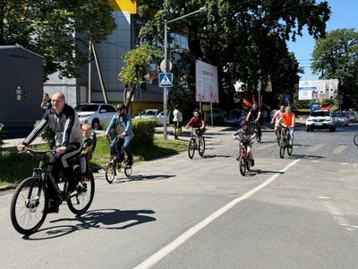 У Мукачеві провели благодійний велозаїзд на підтримку ЗСУ У Мукачеві провели благодійний велозаїзд на підтримку ЗСУ
