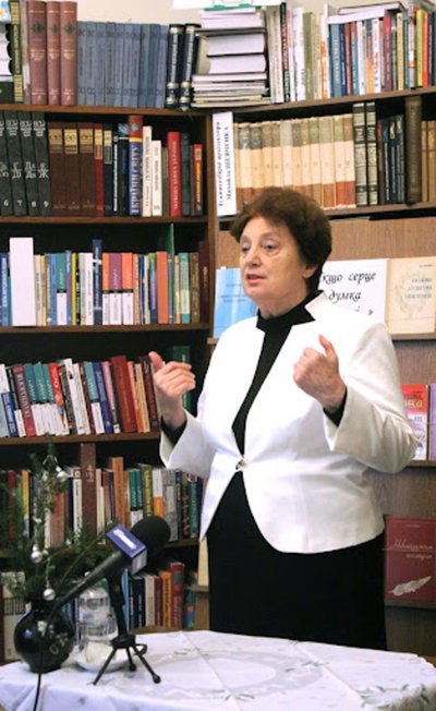 "Люди телефонували, щоб обговорити її радіопередачу". У Чернівцях представили книгу мовознавиці Надії Бабич "Люди телефонували, щоб обговорити її радіопередачу". У Чернівцях представили книгу мовознавиці Надії Бабич
