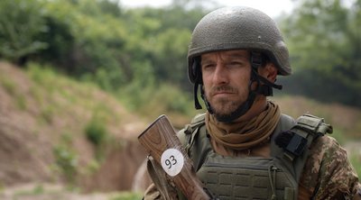 Крізь бруд, дим і "колючку": як на Черкащині готують новобранців нацгвардії на смузі перешкод Крізь бруд, дим і "колючку": як на Черкащині готують новобранців нацгвардії на смузі перешкод