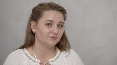 Старша сестра військового з Буоквини Василя Микитюка Юліана Олійник Старша сестра військового з Буоквини Василя Микитюка Юліана Олійник