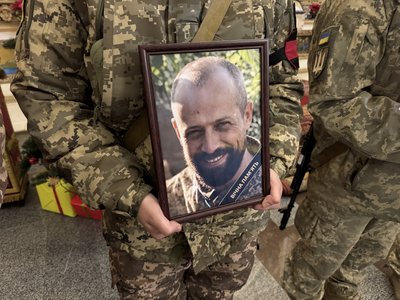 У Полтаві влаштували панахиду за двома воїнами, які обороняли Україну У Полтаві влаштували панахиду за двома воїнами, які обороняли Україну