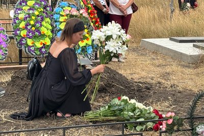 В Одесі поховали урни з прахом родини, яка загинула від ракетної атаки в Ізраїлі