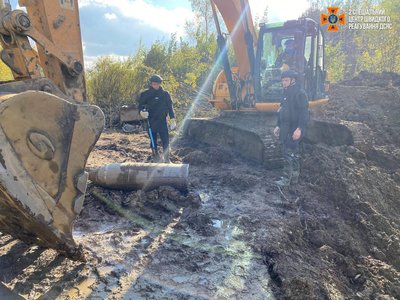 Піротехніки ДСНС знешкодили бойову частину ракети Піротехніки ДСНС знешкодили бойову частину ракети