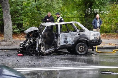 У Житомирі загорілося авто після зіткнення з тролейбусом: двоє людей загинули У Житомирі загорілося авто після зіткнення з тролейбусом: двоє людей загинули
