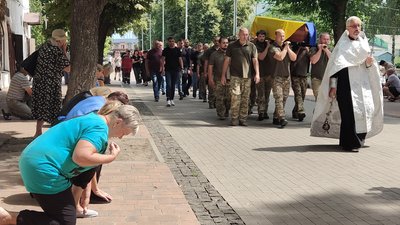 На Чернігівщині попрощалися з захисниками Олегом Гомоном, Станіславом Голубом, Ігорем Синицьким та Максимом Литвином На Чернігівщині попрощалися з захисниками Олегом Гомоном, Станіславом Голубом, Ігорем Синицьким та Максимом Литвином