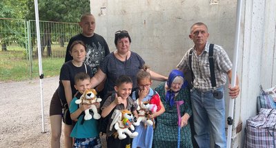 "Села "розбирають" у тебе на очах" — евакуйовані до транзитного центру в Павлограді "Села "розбирають" у тебе на очах" — евакуйовані до транзитного центру в Павлограді