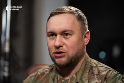 Начальник штабу 1-го корпусу НГУ "Азов" Арсен Дмитрик з позивним "Лемко" під час інтервʼю Суспільному Начальник штабу 1-го корпусу НГУ "Азов" Арсен Дмитрик з позивним "Лемко" під час інтервʼю Суспільному