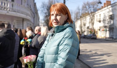 Рік після удару: у Сумах вшановують пам'ять загиблих у Вербну неділю Рік після удару: у Сумах вшановують пам'ять загиблих у Вербну неділю