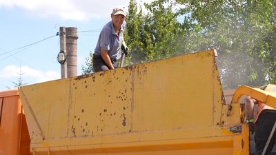 «Роблю місто красивим, як Харків»: як переселенець допомагає робити Помічну чистішою «Роблю місто красивим, як Харків»: як переселенець допомагає робити Помічну чистішою