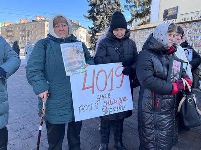 матері та дружини загиблих військових матері та дружини загиблих військових