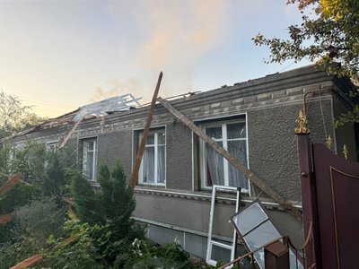 Від початку доби — чотири атаки дронів: які наслідки влучань РФ у Золочеві 9 вересня Від початку доби — чотири атаки дронів: які наслідки влучань РФ у Золочеві 9 вересня