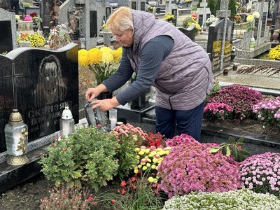 "Згадуємо наших найрідніших": як на Закарпатті 1 листопада вшановують пам'ять померлих "Згадуємо наших найрідніших": як на Закарпатті 1 листопада вшановують пам'ять померлих