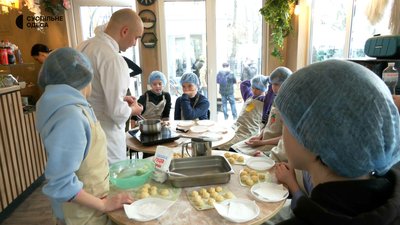 Кухар, тесляр, перукар: в Одесі діти та переселенці опановують професії