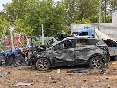 "Залишилося тільки ліжко, де я спав" — власник понівеченого будинку внаслідок атаки РФ по Дніпру "Залишилося тільки ліжко, де я спав" — власник понівеченого будинку внаслідок атаки РФ по Дніпру