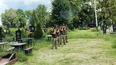 На Чернігівщині попрощалися з чотирма військовими ЗСУ На Чернігівщині попрощалися з чотирма військовими ЗСУ