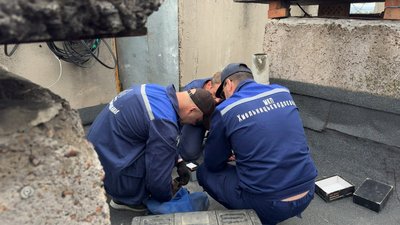 Дві бригади комунальників працюють над відключенням боржників у місті, 22 травня 2026 року, Хмельницький Дві бригади комунальників працюють над відключенням боржників у місті, 22 травня 2026 року, Хмельницький