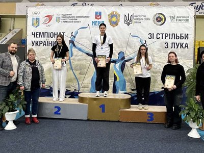 Сум’янки здобули "срібні" медалі чемпіонату України зі стрільби з лука Сум’янки здобули "срібні" медалі чемпіонату України зі стрільби з лука