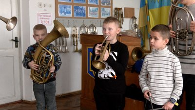 "Тішимося, коли люди донатять": на Вінниччині дитячий духовий оркестр допомагає армії "Тішимося, коли люди донатять": на Вінниччині дитячий духовий оркестр допомагає армії