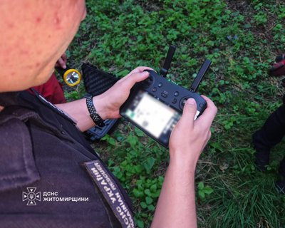 На Житомирщині розшукують півторарічного хлопчика, який зник біля річки На Житомирщині розшукують півторарічного хлопчика, який зник біля річки
